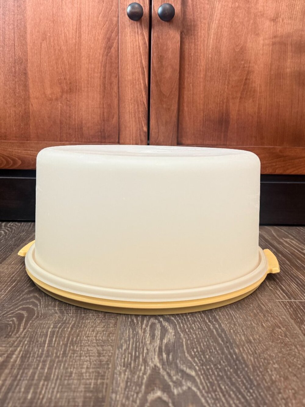 Vintage Tupperware 12” Cake Carrier